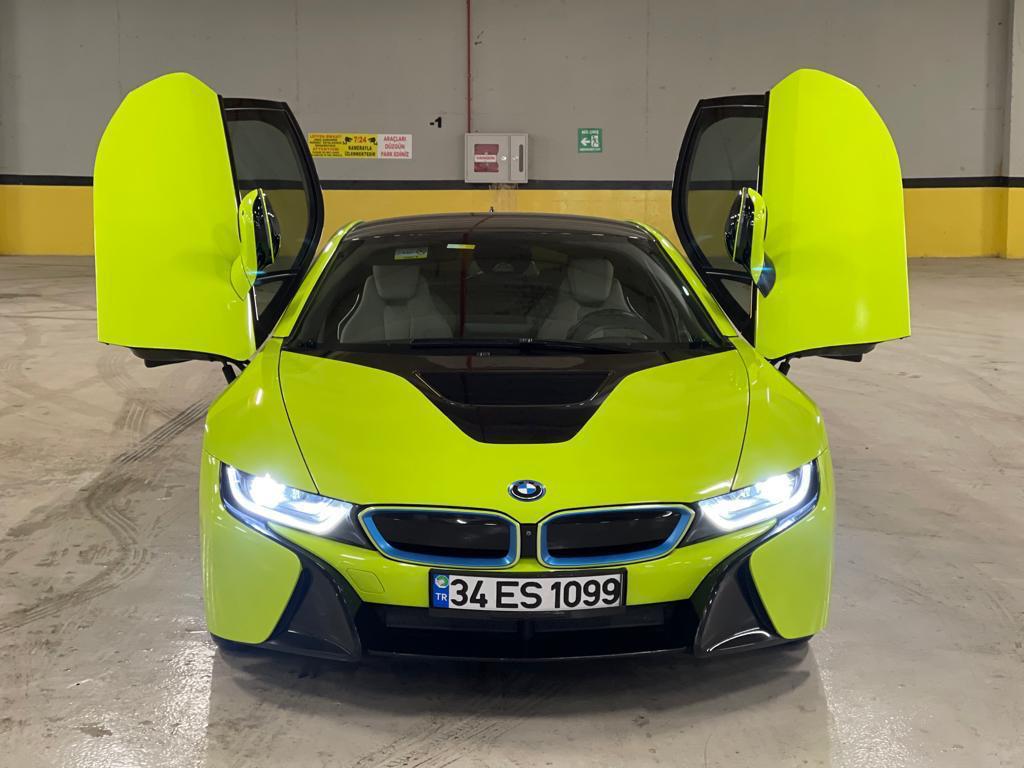 BMW i8 Coupe ile Geleceği Bugün Yaşayın