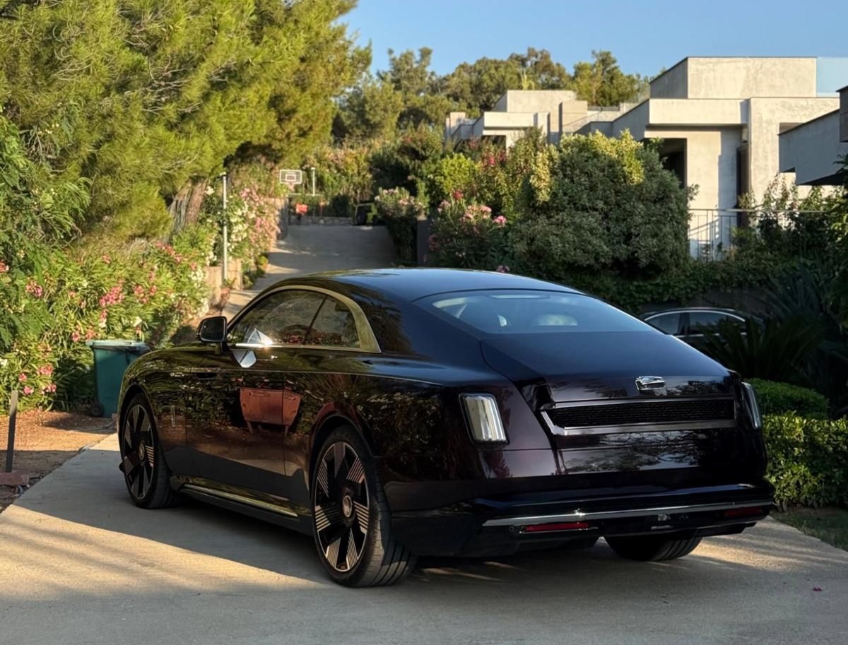Rolls-Royce Spectre Coupe – Lüks ve Zarafetin Yeni Dönemi